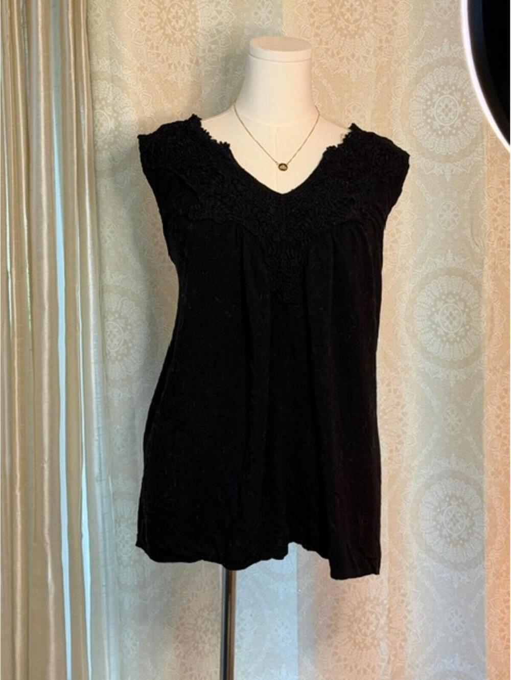 Torrid Black Lace Sleeveless Top Size 2 Boho Crochet Detail Blouse